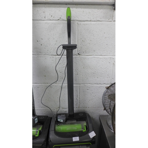 2152 - A G-Tech Air Ram 22v cordless stick vacuum cleaner with charger