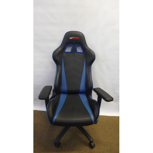 2160 - A video game racing simulator set up including a GT Omega racing style gaming chair, a racing simula... 