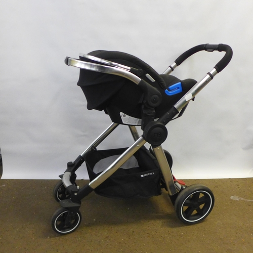 2162 - A Mothercare Journey car seat/push chair travel system