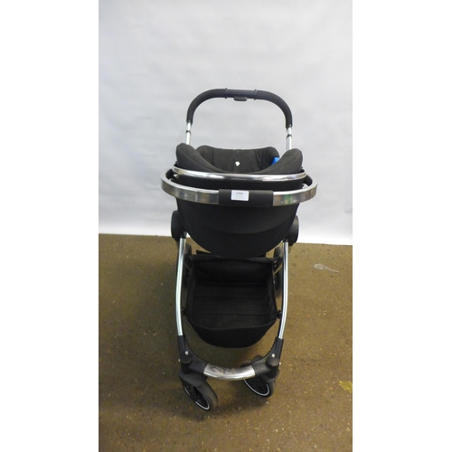 2162 - A Mothercare Journey car seat/push chair travel system