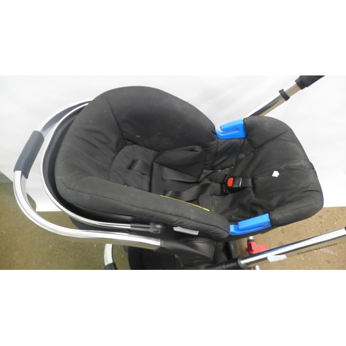 2162 - A Mothercare Journey car seat/push chair travel system