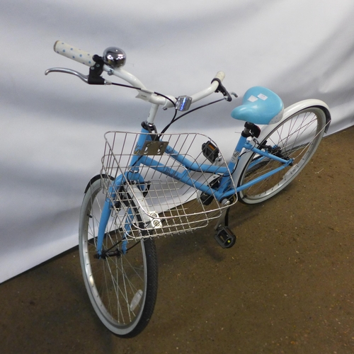 2176 - A women's Pendleton Littleton traditional style frame bike with basket - Police repossession