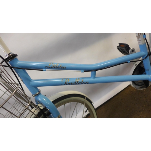 2176 - A women's Pendleton Littleton traditional style frame bike with basket - Police repossession