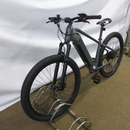 2177 - A Claud Butler Cape Wrath 1.0 electric mountain bike with a 17