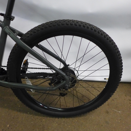 2177 - A Claud Butler Cape Wrath 1.0 electric mountain bike with a 17