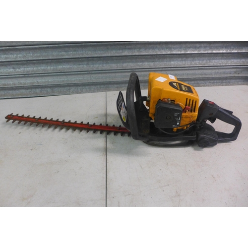 2208 - Gardening equipment; McCulloch (MDAHT25) petrol hedge cutter, Homelite SX-135 Bandit petrol strimmer... 