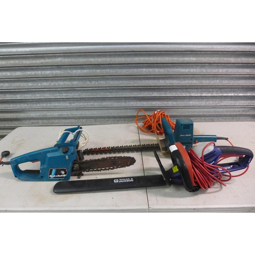 2222 - A Spear & Jackson HTEG48A-450 240v electric hedge cutter, a Black & Decker GC400-H1 240v electric he... 