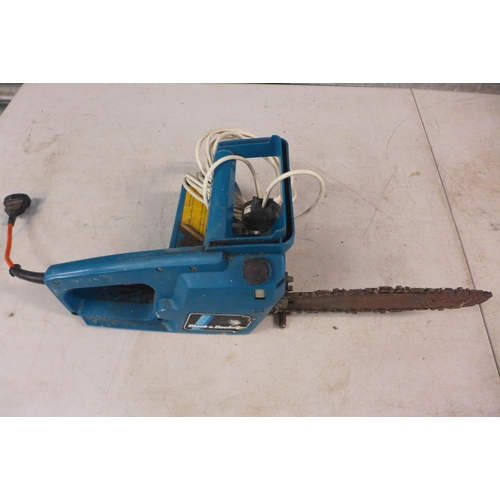 2222 - A Spear & Jackson HTEG48A-450 240v electric hedge cutter, a Black & Decker GC400-H1 240v electric he... 