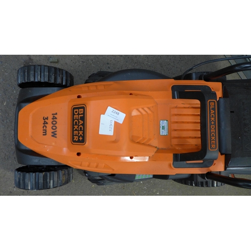 2248 - A Black & Decker 1400w 34cm cutting width (IPX4) electric lawn mower with collector