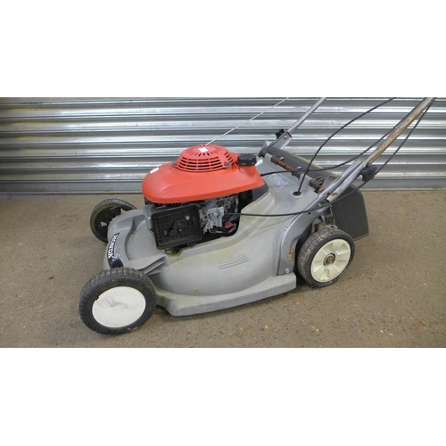 2250 - A Honda HRB536C self-propelled petrol lawn mower - no collector