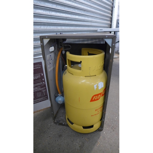 2274 - A Valor infrared gas heater with 2 gas bottles, one full, one part full