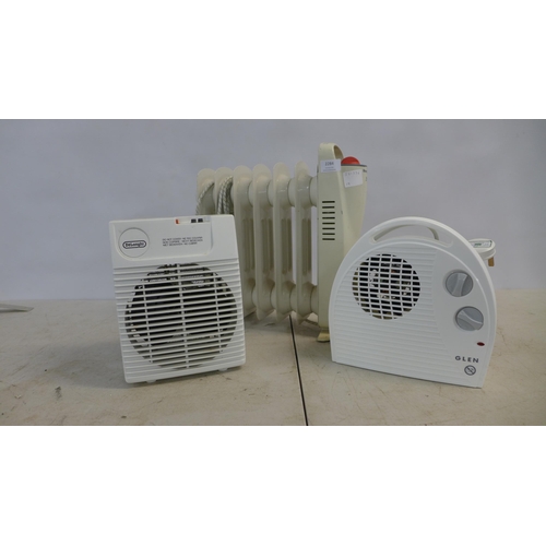 2284 - A Honeywell Mini 7 fin oil filled electric radiator, a Delonghi 2000w fan heater and a Glen 2000w fa... 