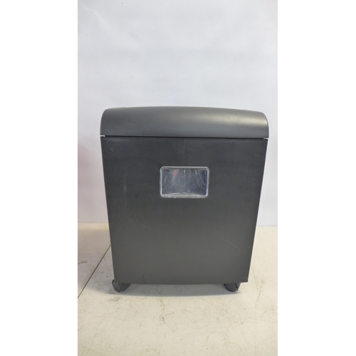 2289 - A Rexel Momentum X308 15 litre shredder and a Staples SPL-LX101PG paper shredder