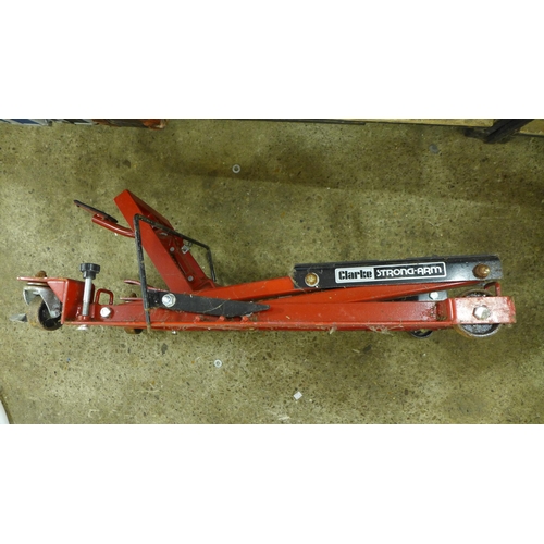 2302 - A Clarke Strongarm CML5 680kg lifting capacity motorcycle ratchet safety lift