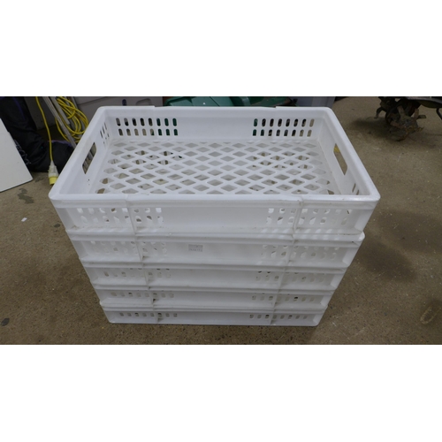 2340 - 5 White plastic stackable bakery trays