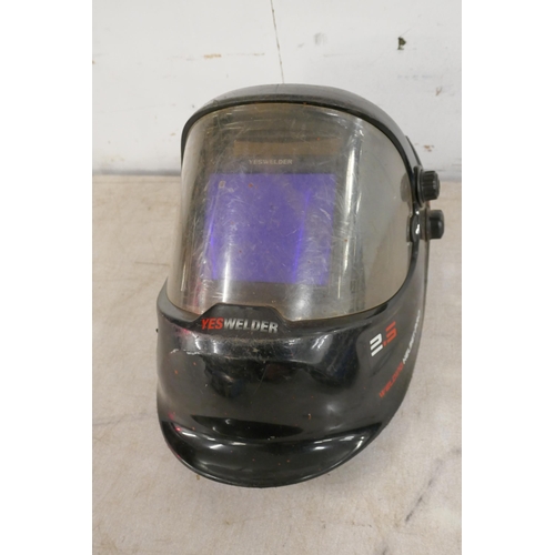 2317 - A Yes welder 2.5 welding helmet pro, Maxy oxy turbo regulator, a pair of Weld Safe welding safety gl... 