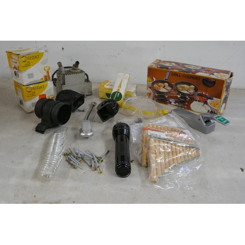 2321 - A box of assorted home/garage/shed items including a gourmet grill, two S.I.D.A.T high quality distr... 