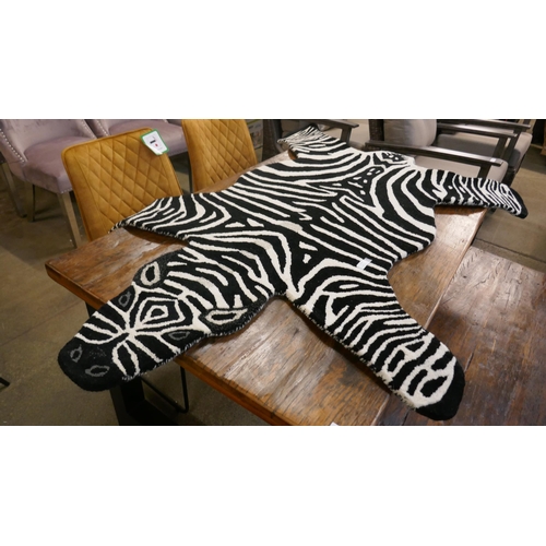 1466 - A 6ft x 4ft rug in the form of a zebra