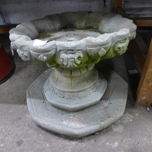 2206A - A 2-section concrete bird bath