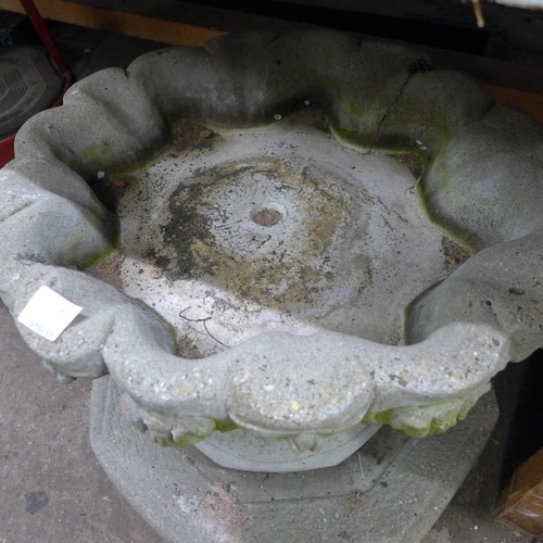 2206A - A 2-section concrete bird bath