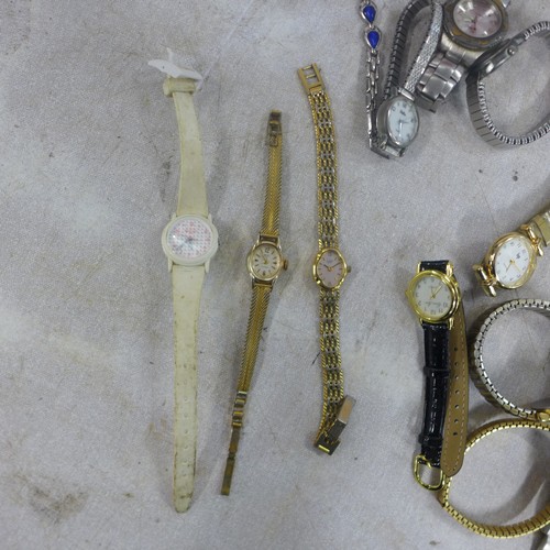 2100 - 20 Assorted wristwatches