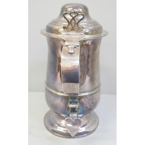 747 - A large George III silver tankard with lid, London 1790, Thomas Graham & Jacob Willis, 826g, 22cm