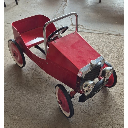 313A - A child's toy pedal car