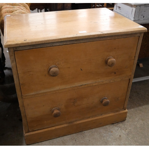 253 - A Victorian pine chest of drawers