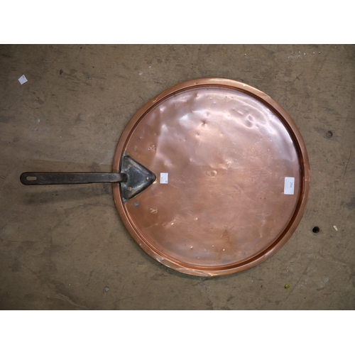 294 - A Victorian copper pan lid