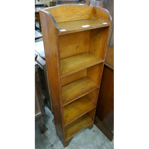 128 - A small early 20th Century oak open bookcase