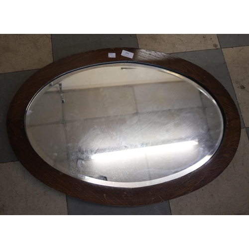 393 - An early 20th Century oak oval framed mirror