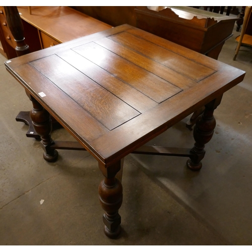 137 - An oak draw-leaf table