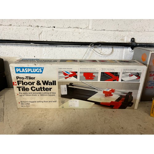 2038 - A quantity of power tools and other items including a Black & Decker BD538SE 350w variable speed ele... 