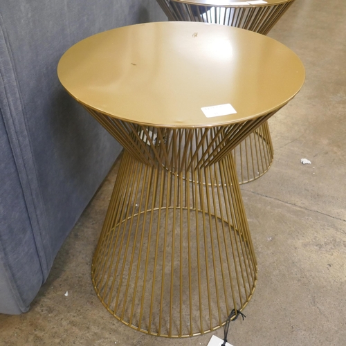 1502 - A gold metal wire occasional table