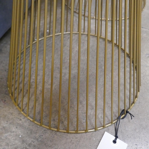 1502 - A gold metal wire occasional table