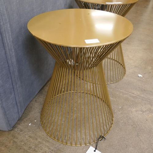 1503 - A gold metal wire occasional table