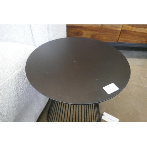 1507 - A black metal wire occasional table