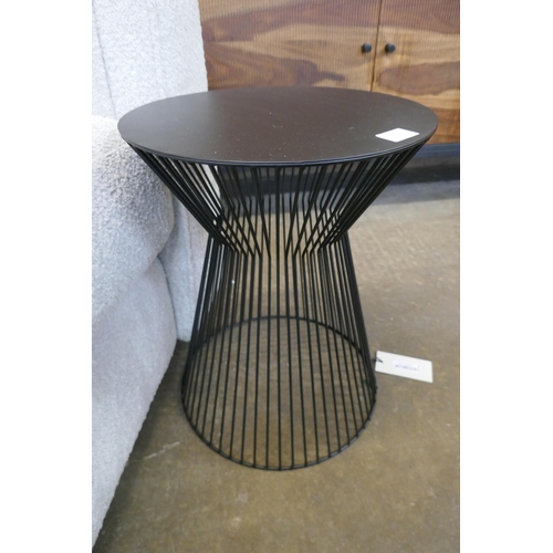 1508 - A black metal wire occasional table