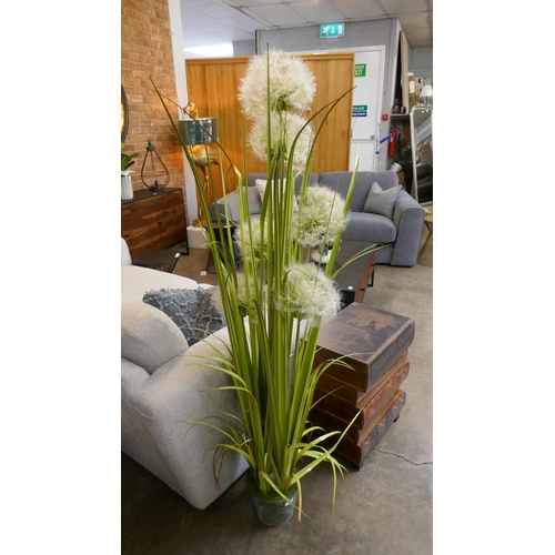 1518 - A faux tall grass plant