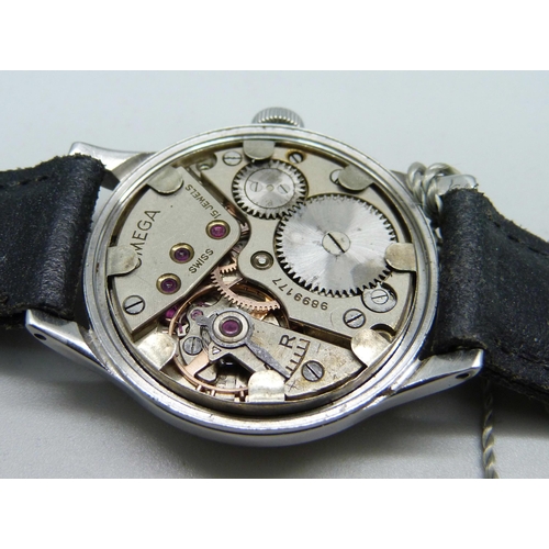 1048 - An Omega wristwatch with 30T2 calibre movement