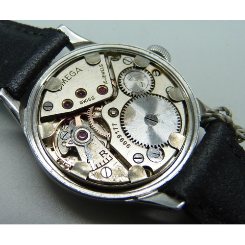 1048 - An Omega wristwatch with 30T2 calibre movement