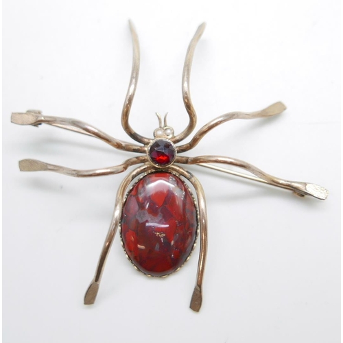 1119 - A large plated silver spider brooch, set with agate, faceted garnet and pearl eyes