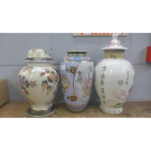 1135 - Two oriental vases and covers, one cover a/f and an oriental vase **PLEASE NOTE THIS LOT IS NOT ELIG... 