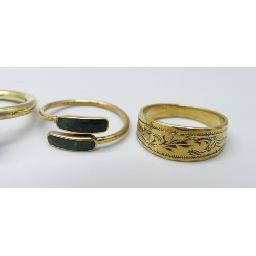 1021 - Three silver gilt rings, K, M and P