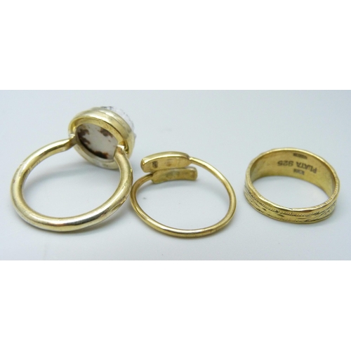 1021 - Three silver gilt rings, K, M and P