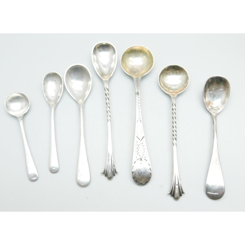 1091 - Seven silver condiment spoons, 41g