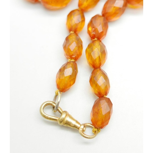 1093 - A string of amber beads, 41g