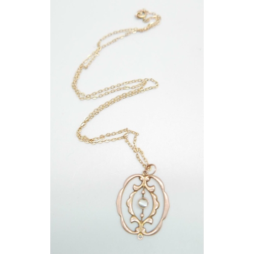 1098 - An Edwardian 9ct gold pendant and chain, 2g