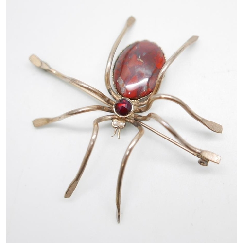 1119 - A large plated silver spider brooch, set with agate, faceted garnet and pearl eyes