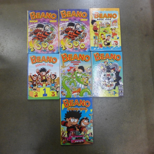 1131 - A box of Beano annuals, 1979-2009 and a Beezer annual 1984, 16 in total **PLEASE NOTE THIS LOT IS NO... 